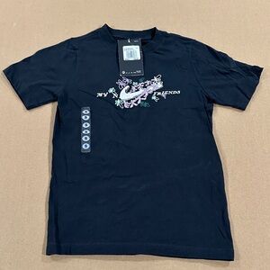 Brand New Nike kids t-shirt in black with graphics front and back. A2